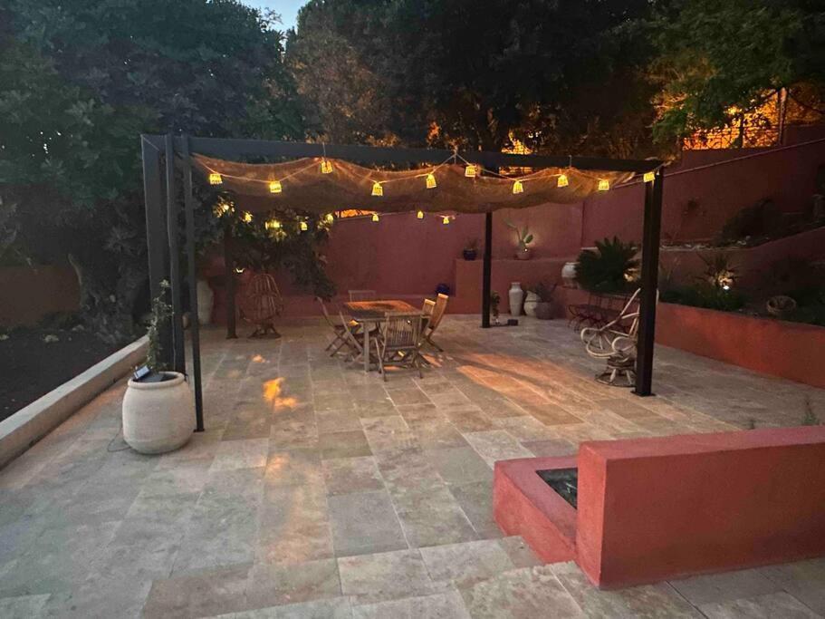 Sous Le « Figuier » Villa Cornillon-Confoux Exterior foto